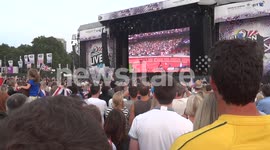 Large crowds in Hyde Park erupts as Mo Farrah wins his second Gold