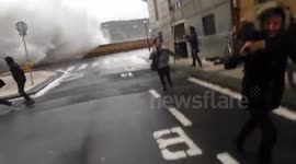 Temporal Alerta Naranja Donostia 28 enero 2014 (La Ola Entra dentro de la Calle Soraluce)