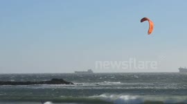 Kitesurfer loses control after giant leap