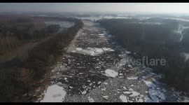 Drone captures ice jams and roaming ice floes on the Tisza river