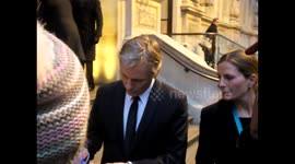 Vigo Mortenson signs for fans enroute to BAFTA's
