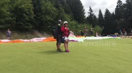 Newsflare Edit - Paragliding take-off goes wrong