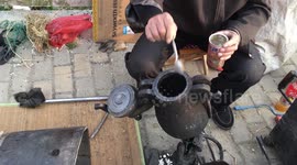 Chinese street vendor makes popcorn the old-fashioned way