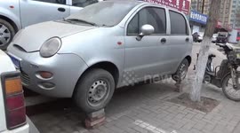 Motorist uses bricks to level park car in unaccessible spot