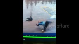 山东泰安:这一不小心滑倒 也要来个前赴后继吗