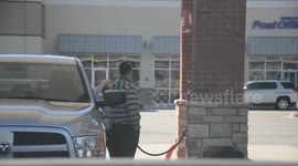 Good samaritan fills up petrol tanks for strangers
