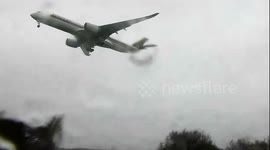 Singapore flight landing during storm Doris