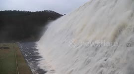 Dramatic footage captures Derwent Dam overflowing following Storm Doris
