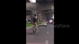 Man shows off Tai Chi on moving scooter