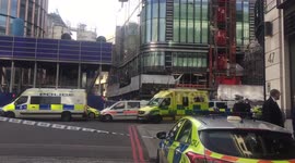 London Bridge station evacuated after police alerted to 'suspicious vehicle'