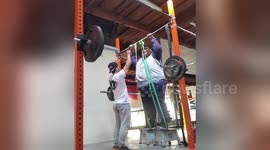 600 lbs man hangs from gym bars for the first time