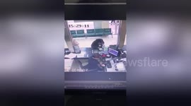 湖南永州某邮储银行内抢钱 警方2小时迅速破案