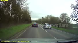 Driver narrowly avoids hitting oncoming car in dangerous overtake