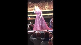 Adele apologizes for her