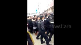 Children killed in toilet 'stampede' at Chinese school