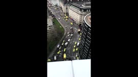 Footage of traffic chaos after terror incident in Westminster