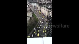 Newsflare Edit - Footage of traffic chaos after terror incident in Westminster