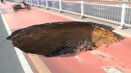 Bus causes deep sinkhole to open on road in China 2
