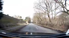 Dash Cam UK - Car tries three car overtake - Stoke Poges, Buckinghamshire - NA09FYG