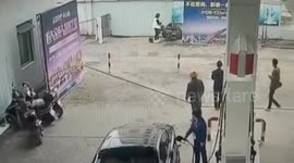 Alleged thief crashes scooter into wall during getaway