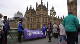 Muslim community gathers in solidarity with the victims of London attack