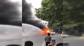 丹阳两车相撞发生自燃