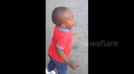 Newsflare Edit - My son's reaction to seeing an aeroplane up close is priceless ????????????????