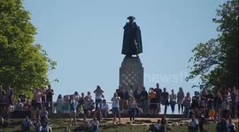 Sunshine hits Londons Greenwich Park