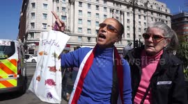 A couple of pro-Assad shouting at the Syrian oppossion you're a tratiors