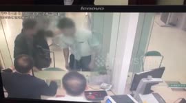 Footage 2:Brave bank worker offers himself as a hostage to save customer during robbery