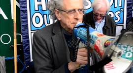 Piers Corbyn addresses Southwark tenants , over the housing crisis.