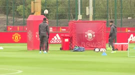 Newsflare Edit - Ashley Young trolls Daley Blind during Man Utd training