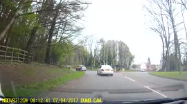 Female cyclist with no regard for road rules