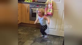 Newsflare Edit - Toddler gets into such a spin....