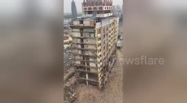 Newsflare Edit - 8秒!全角度记录中联大厦整体放倒过程