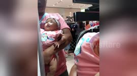 Newsflare Edit - Baby sees her face in the mirror!