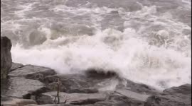 Huge waves crashing ashore Lake Ontario, water level continues to rise