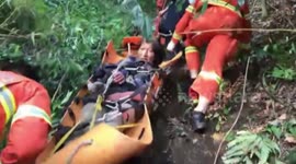 Firefighters rescue a tourist trapped on cliff for half a month