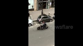 Newsflare Edit - Tom Cruise filming Mission Impossibe 6 action sequence in Paris