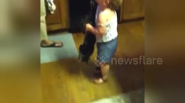 Newsflare Edit - This is how you carry a cat.