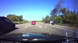 Burning car on Highway - dash cam - France