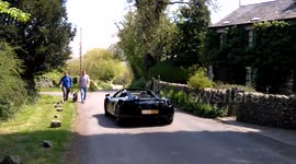 McLaren P1 sports car makes an awesome exhaust sound