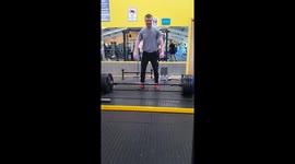 Gym goer mocks 'beast mode' videos with comical weight lift