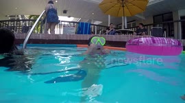 How many fingers am I holding up?