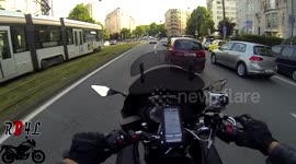 Daily Observation Quotidienne - Accrochage d'un rétro - Breaking mirror - RB4L