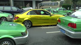Newsflare Edit - Ridiculous golden Mercedes Benz spotted in China
