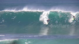 2 surfers in the tube
