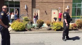 Portlanders do yoga during bomb investigation lock down