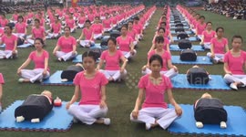 160名医学院护理专业女学生集体演练救护技能