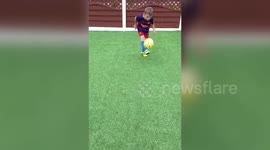 Football-mad schoolboy does 503 keepy uppies in a row